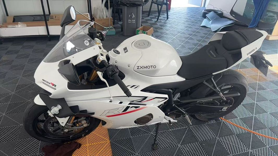 张雪机车 500RR