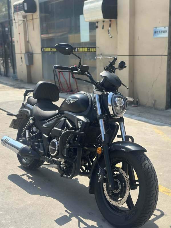 豪爵 TR300