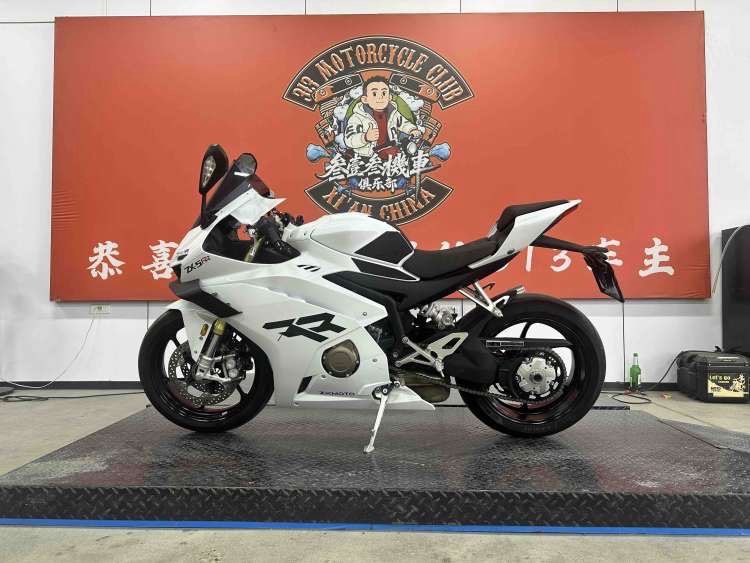 张雪机车 500RR