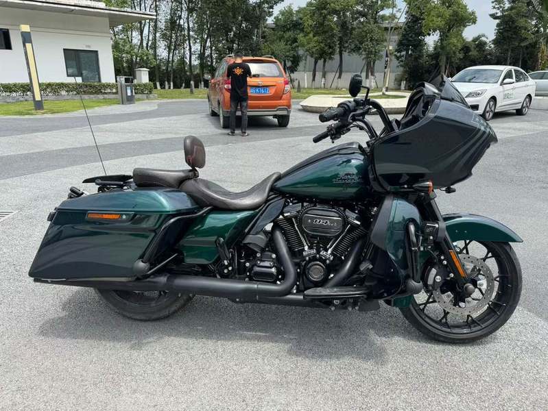 哈雷戴维森 公路滑翔 Road Glide