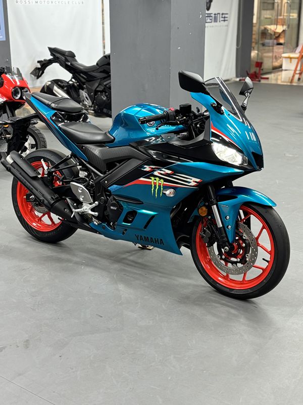 雅马哈 YZF-R3