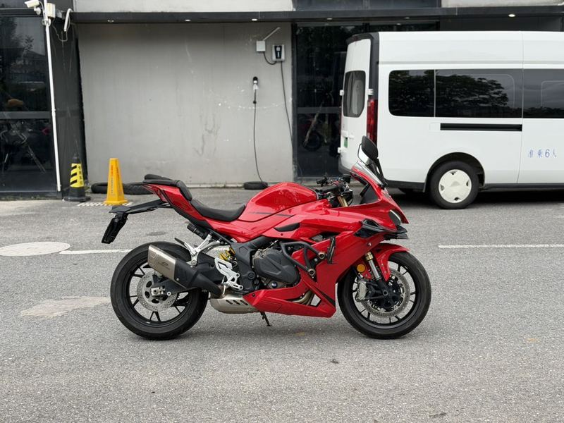 QJMOTOR 赛600
