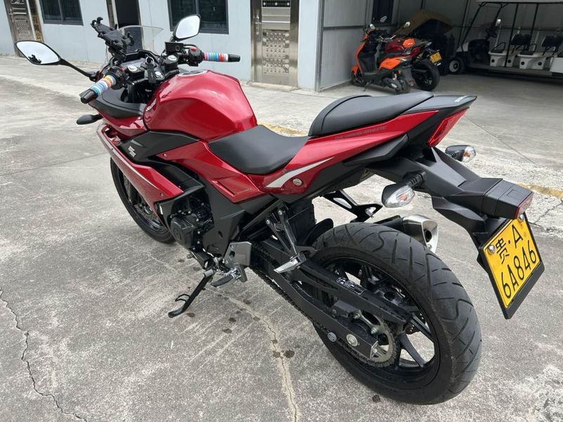 豪爵铃木 GSX250R