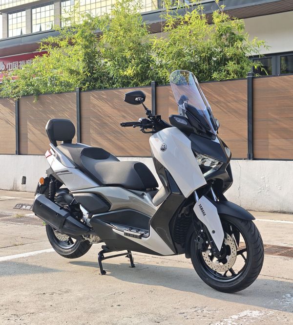 雅马哈 XMAX