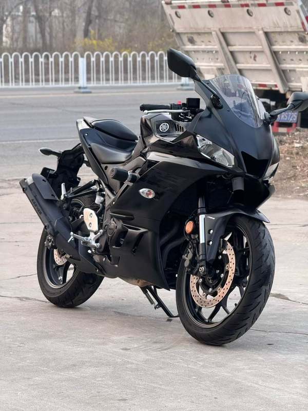 雅马哈 YZF-R3