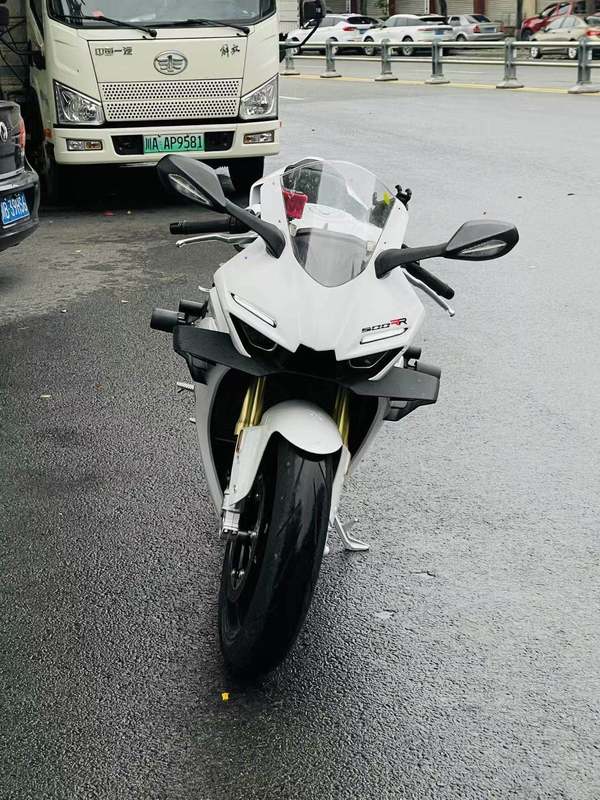 张雪机车 500RR