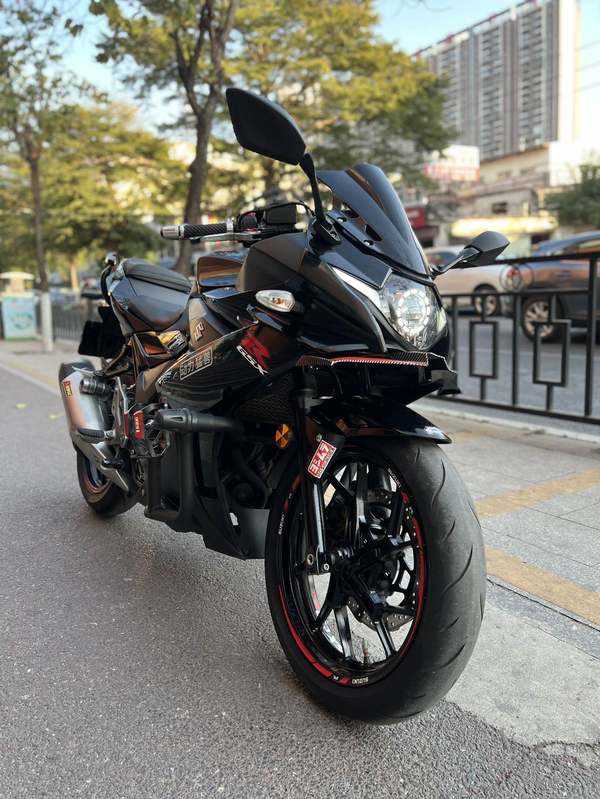 豪爵铃木 GSX250R