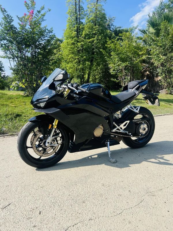 张雪机车 500RR