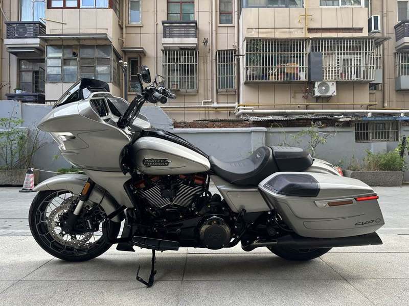 哈雷戴维森 公路滑翔 Road Glide