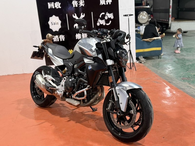 宝马 F 900 R