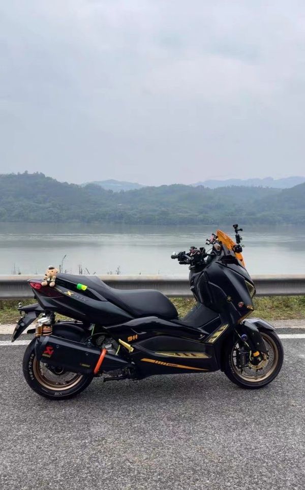 雅马哈 XMAX