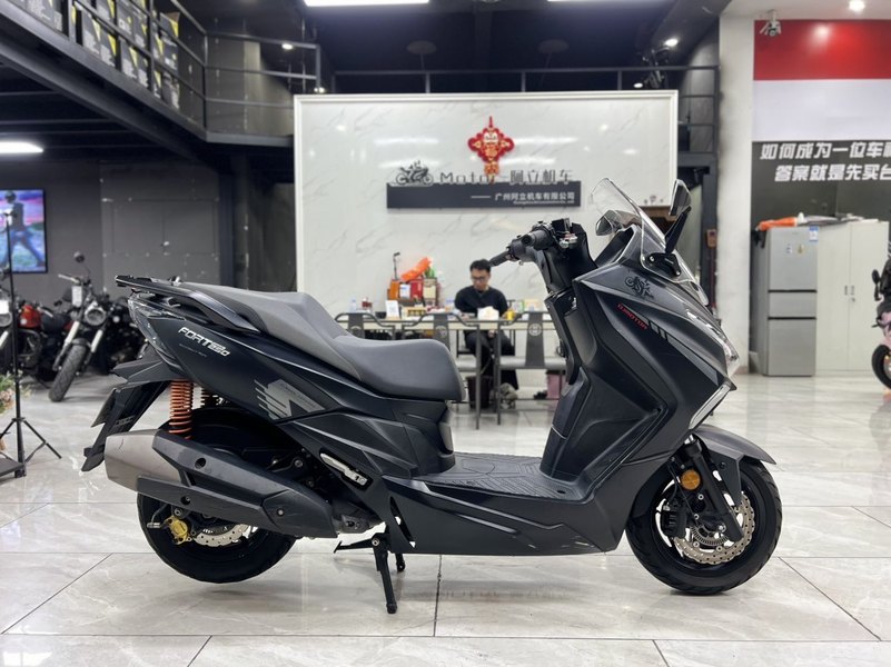 QJMOTOR 鸿250