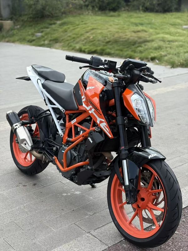 KTMR2R 390 Duke