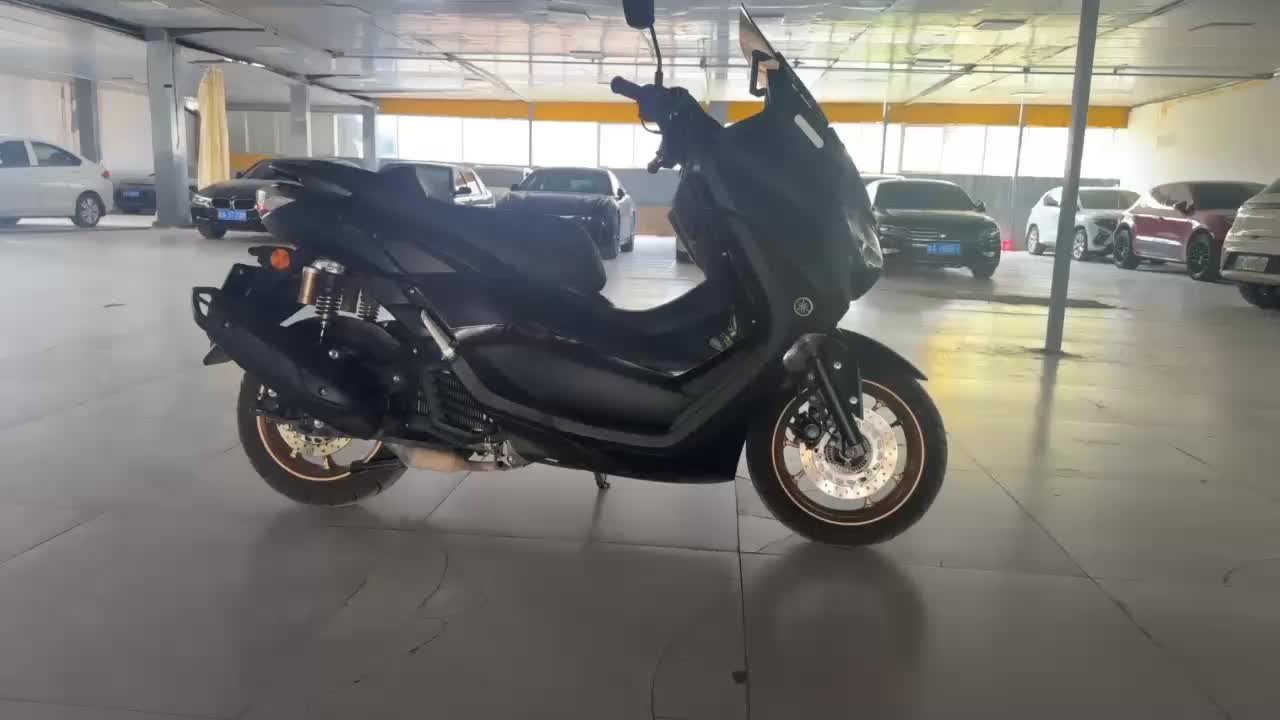 雅马哈 NMAX