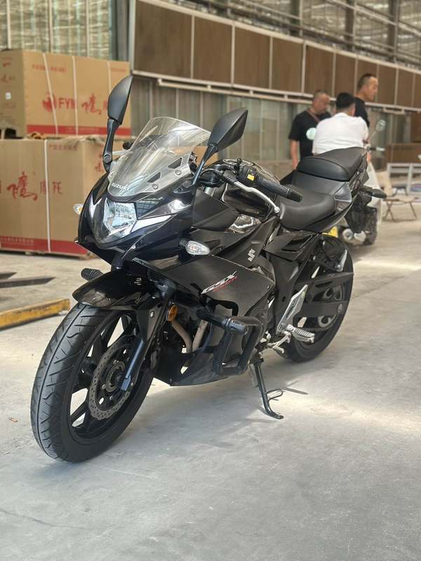 豪爵铃木 GSX250R