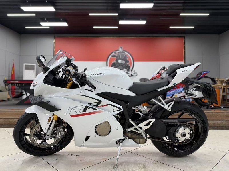 张雪机车 500RR