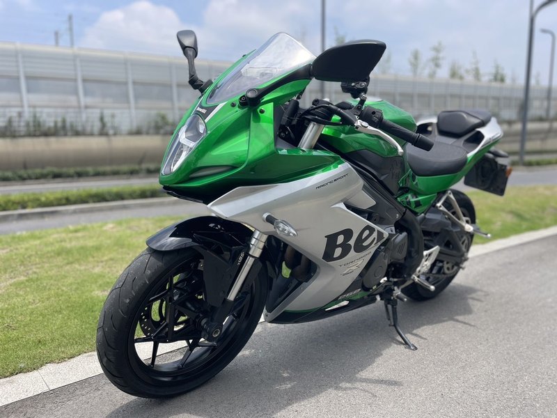 贝纳利 龙卷风 Tornado 252R