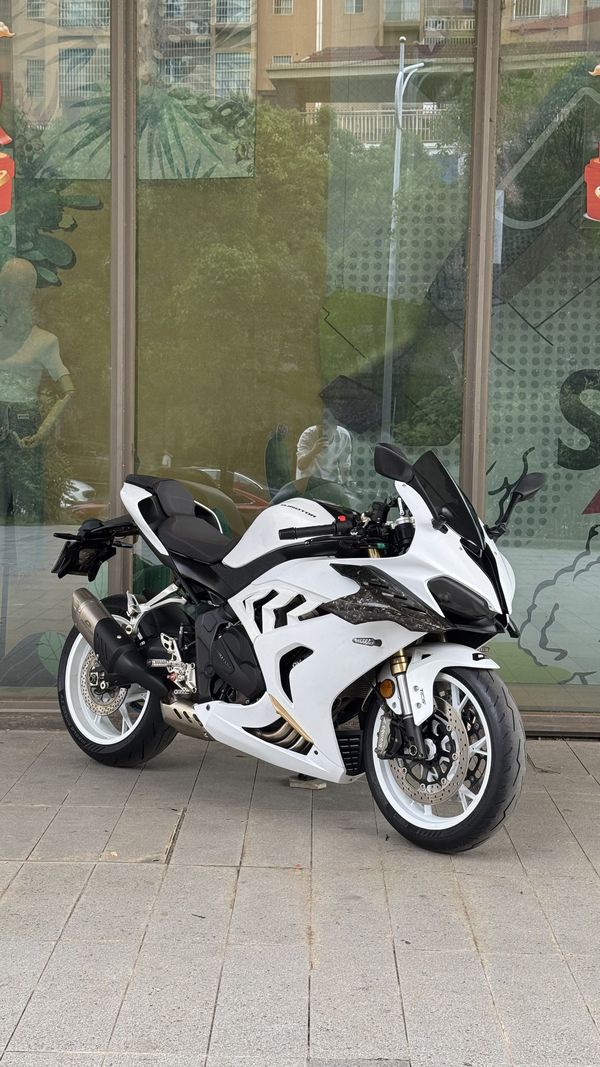 QJMOTOR 赛800
