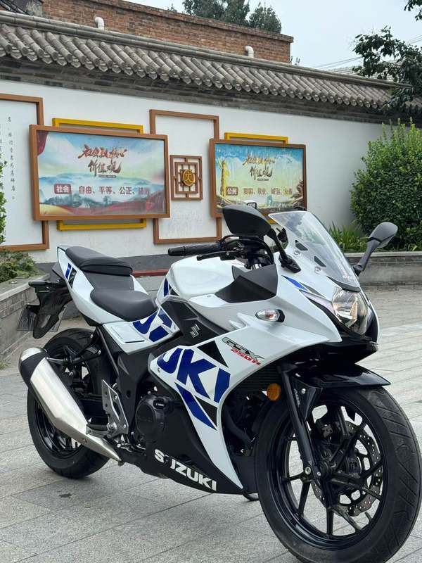 豪爵铃木 GSX250R