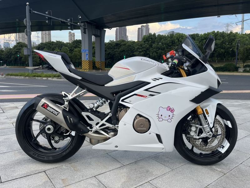 张雪机车 500RR