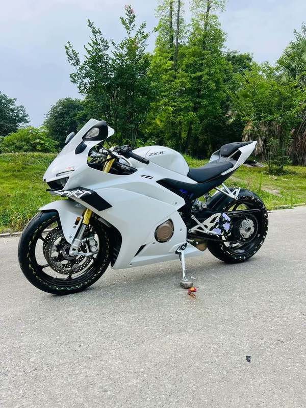 张雪机车 500RR