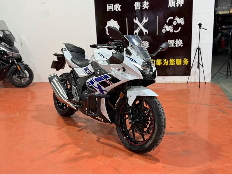 豪爵铃木 GSX250R