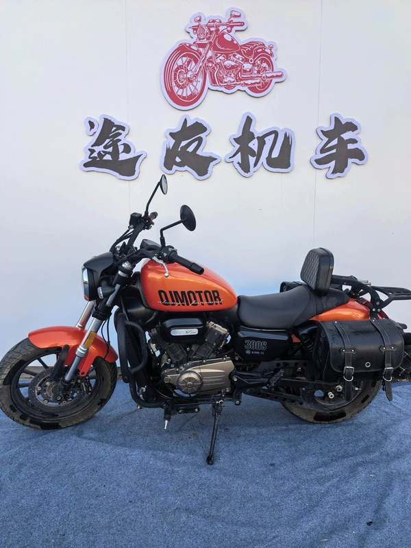 QJMOTOR 闪300S