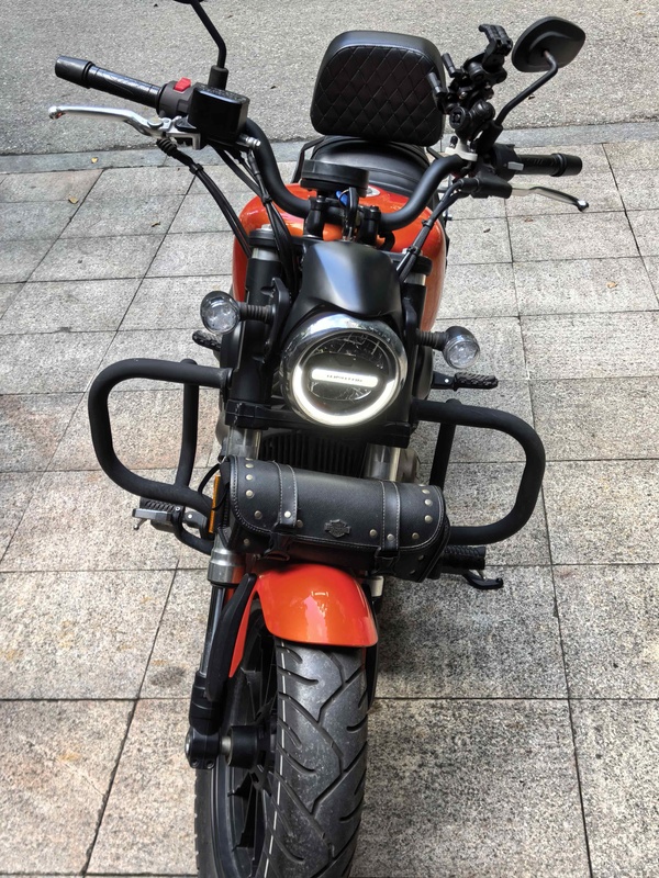 QJMOTOR 闪300S