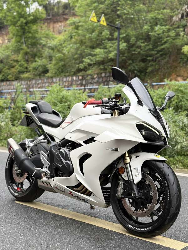 QJMOTOR 赛600