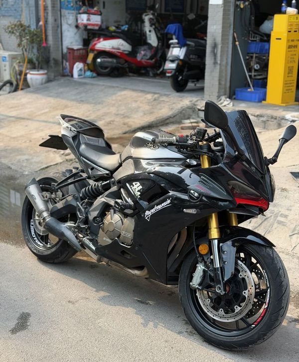 QJMOTOR 赛600