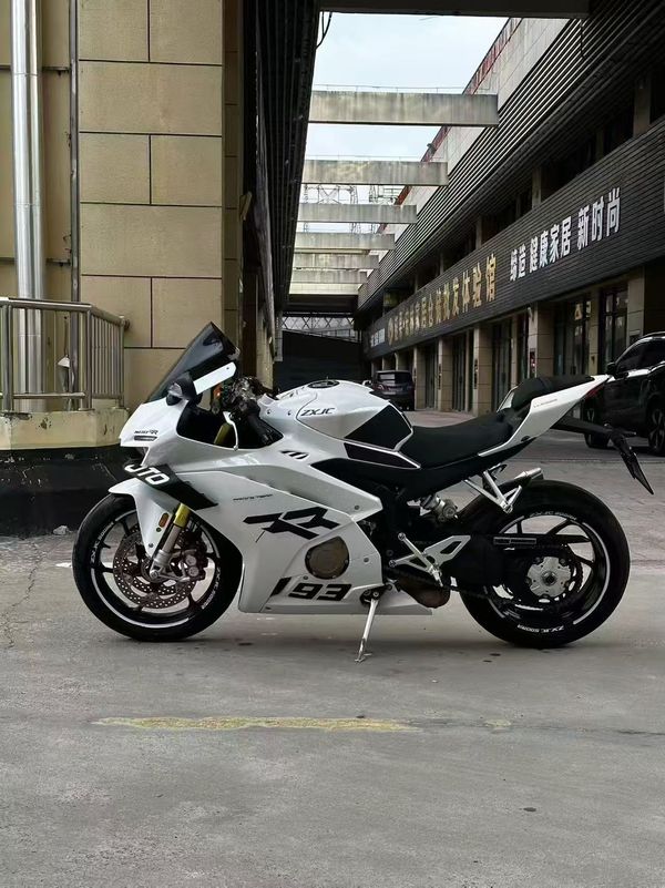 张雪机车 500RR