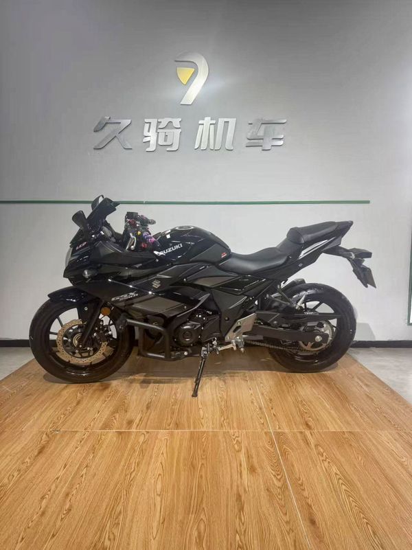 豪爵铃木 GSX250R
