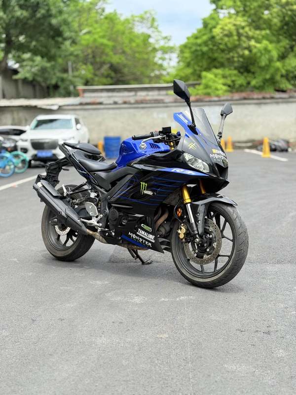 雅马哈 YZF-R3