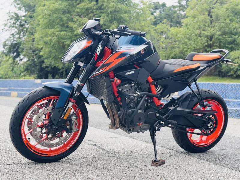 KTMR2R 890 Duke