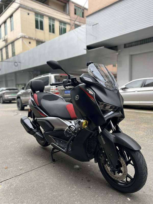 雅马哈 XMAX