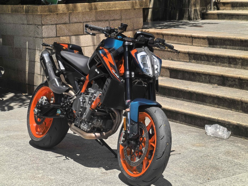 KTMR2R 890 Duke