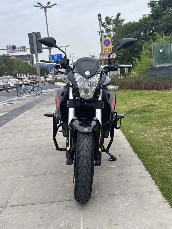 贝纳利 TNT600i