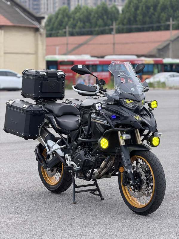 贝纳利 TRK552