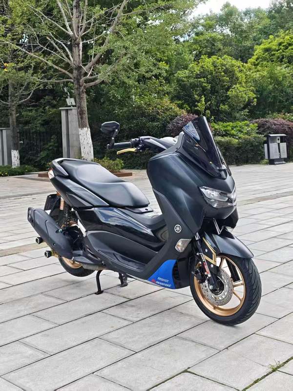 雅马哈 NMAX