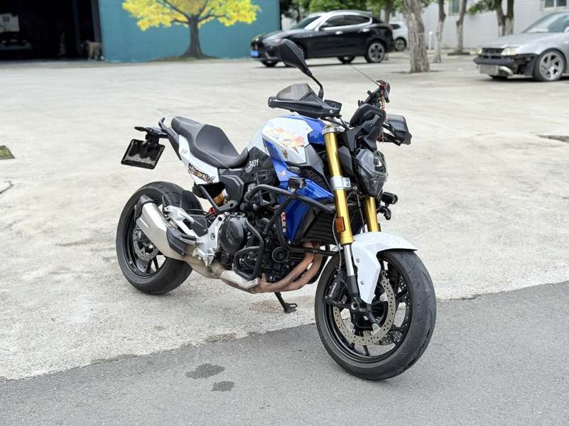 宝马 F 900 R