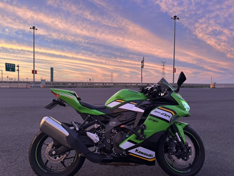 川崎 ZX-4R