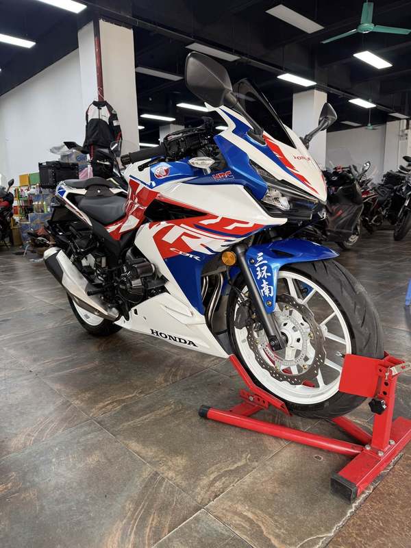 本田WING CBR400R