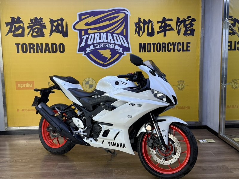 雅马哈 YZF-R3
