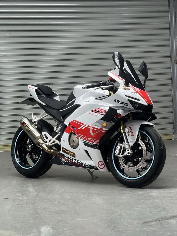 张雪机车 500RR