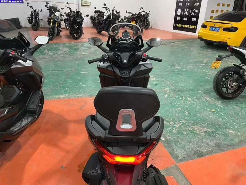 本田WING NSS350