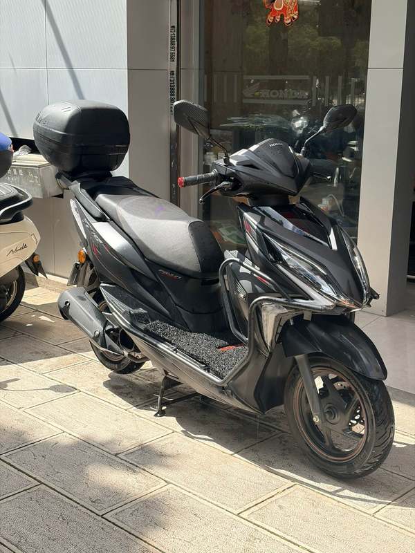 新大洲本田 裂行 RX125Fi