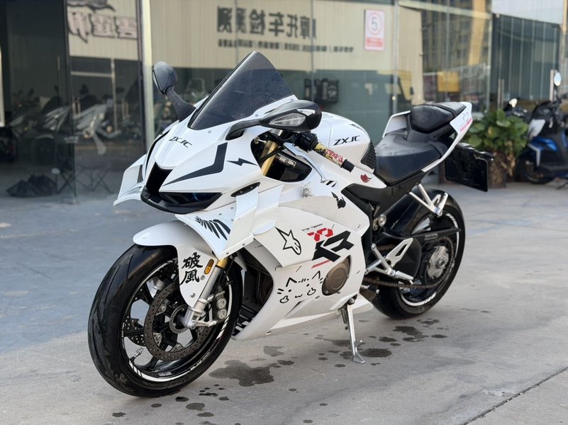 张雪机车 500RR
