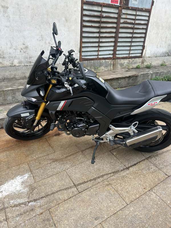 豪爵 XCR300