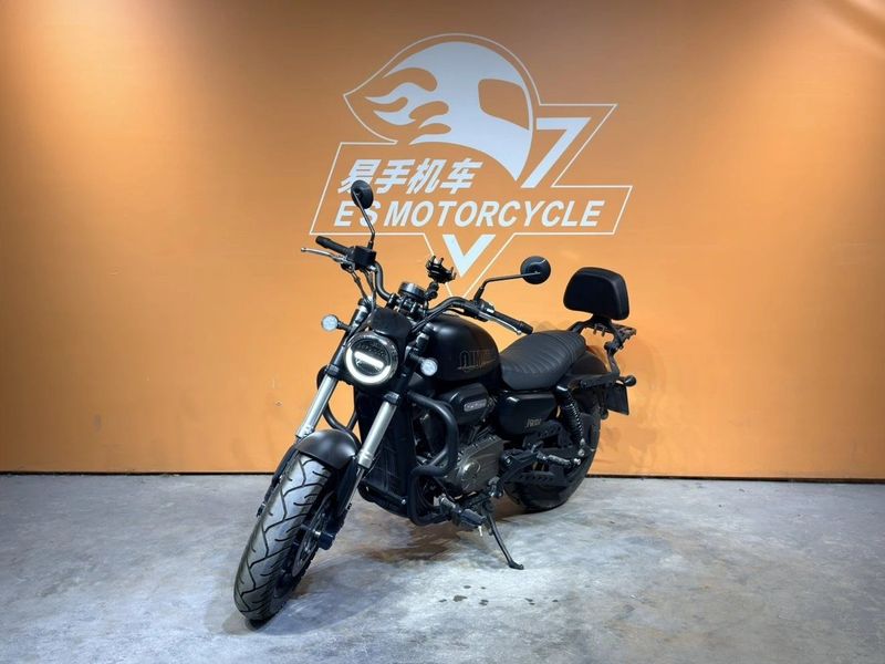 QJMOTOR 闪300S