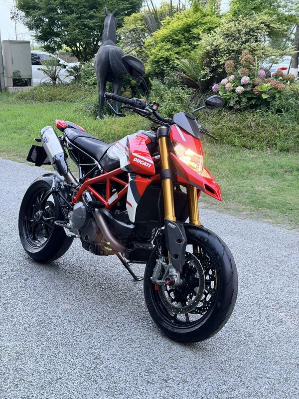 杜卡迪 Hypermotard 950